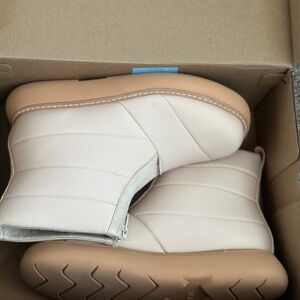 TOMS Alpargata Mallow Puffer Boot | Size 8.5